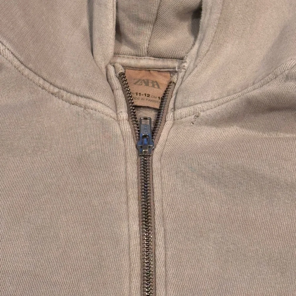 Zara Light Taupe Zip-Up Hooded Sweatshirt distressed size 11/12 - Picture 3 of 7